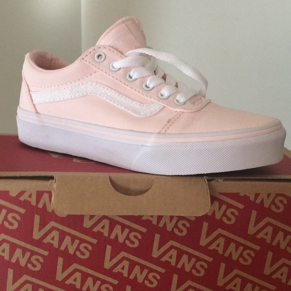 Vans girls sneakers light pink in size 1 NWT